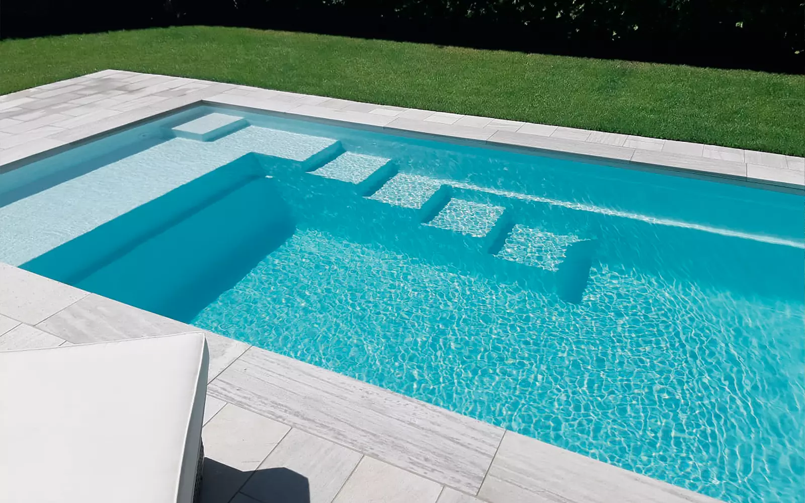 Leisure-Pools-Elite-Fiberglass-Pool-Shape The Elite™, a fiberglass pool design manufactured by Leisure Pools
